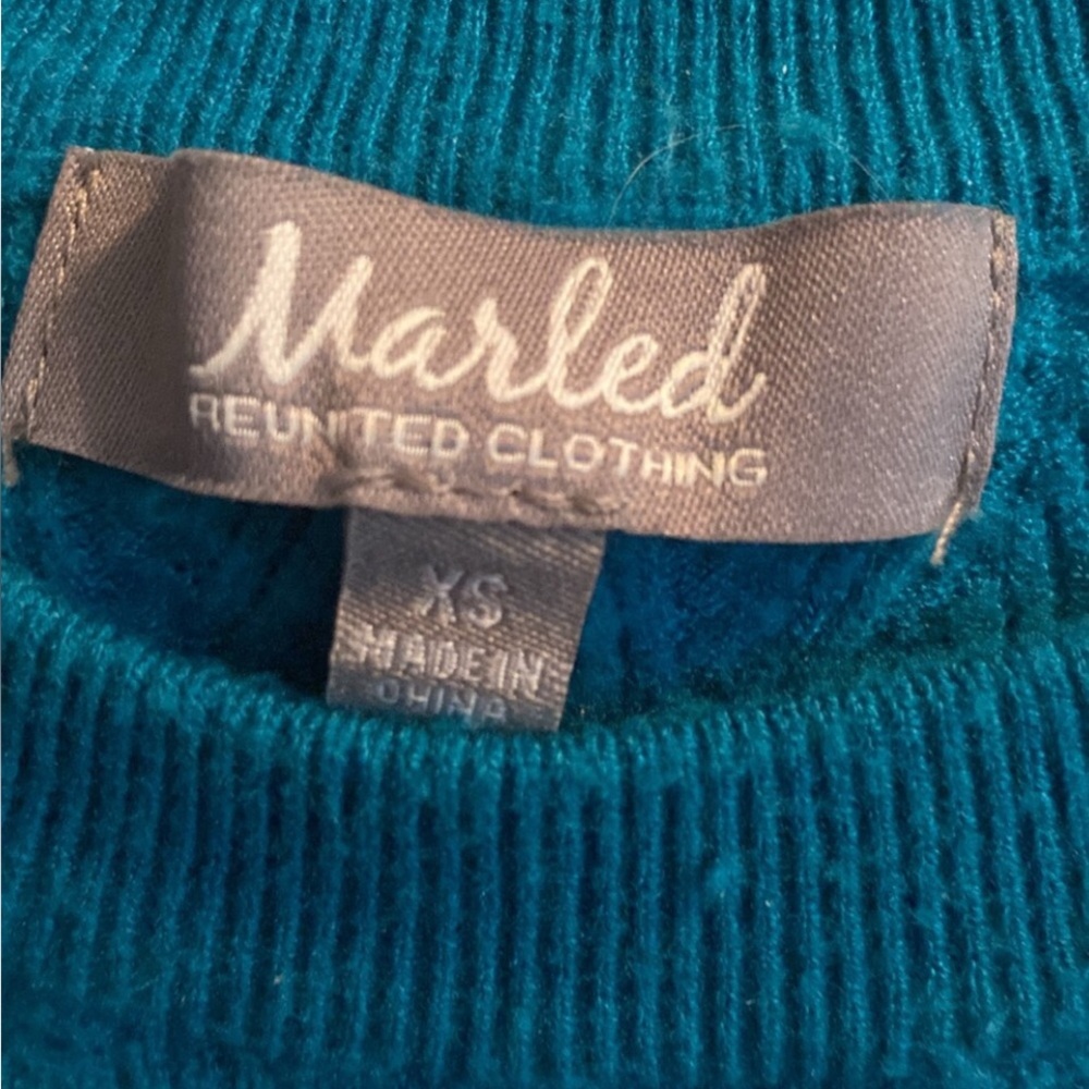 Pretty Sweater - Picture 3 of 3